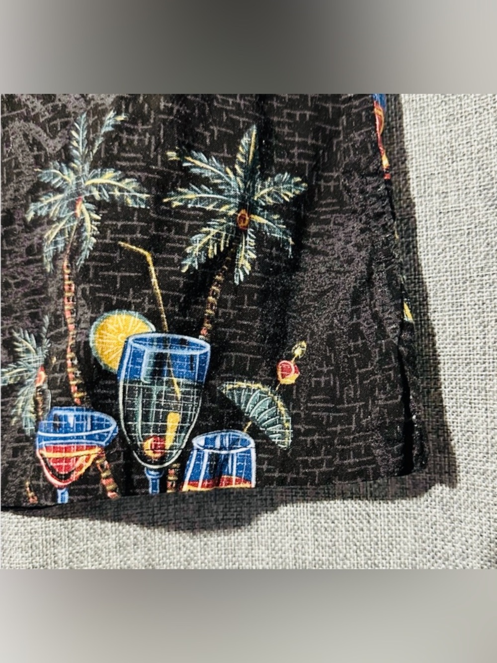 Batik Bay Vacation Men's Tropical Print Black Shirt, Size L - Picture 3 of 6